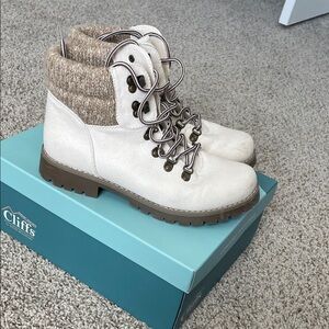 Cliffs by WHITE MOUNTAIN Cream Lace Up Boots